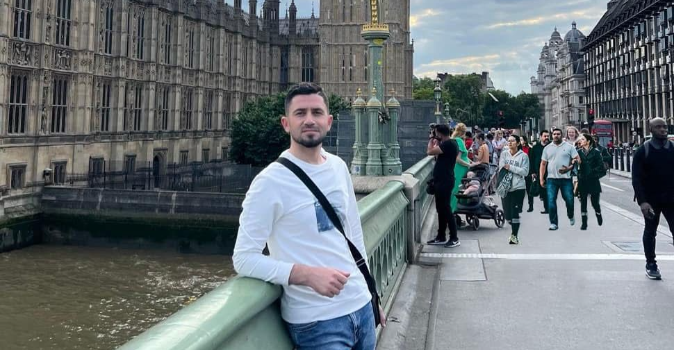 ناشط موصلي ينضم لفريق بريطاني متخصص بمشروع استعادة التراث