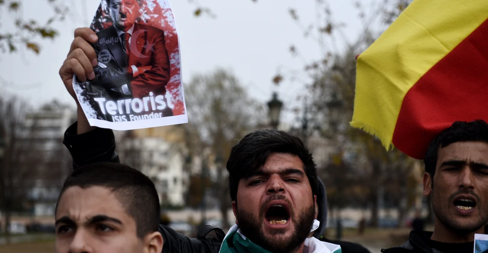 تكرار التجربة العراقية.. دعوة لفرض حظر جوي لحماية كورد سوريا