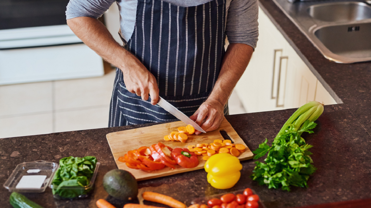 خبير تغذية يقدم نصيحة "بسيطة وفعالة" في الوقاية من أمراض القلب