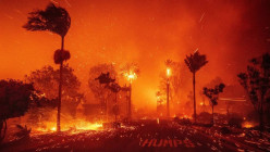 Los Angeles fires kill 10 lives, force mass evacuations