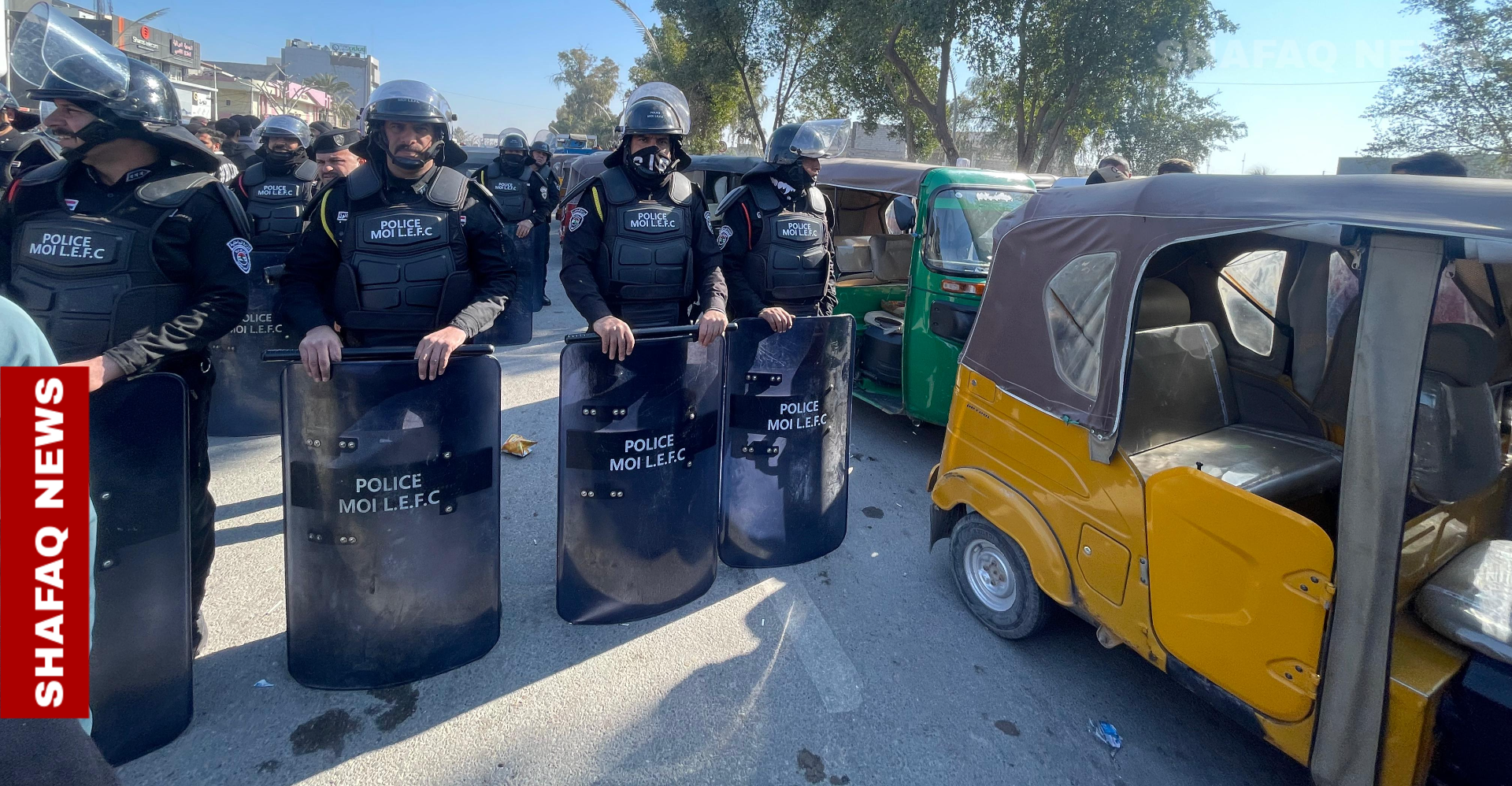 احتجاجاً على مقترح منعهم.. تظاهرة غاضبة لأصحاب  "التكاتك" في ديالى (صور)