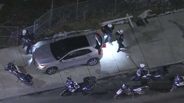 ژنیگ بڕیگ کەس وە ماشین تلنێد لە شاریگ ئەمریکا