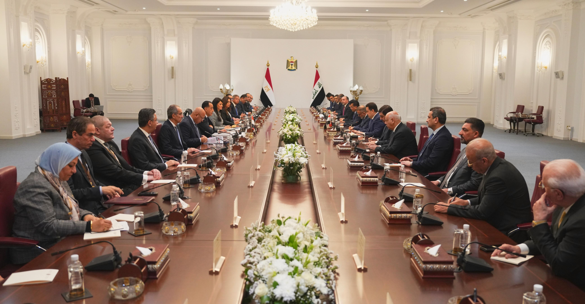 السوداني ومدبولي يشرفان على مراسم توقيع مذكرات تفاهم بين بغداد والقاهرة