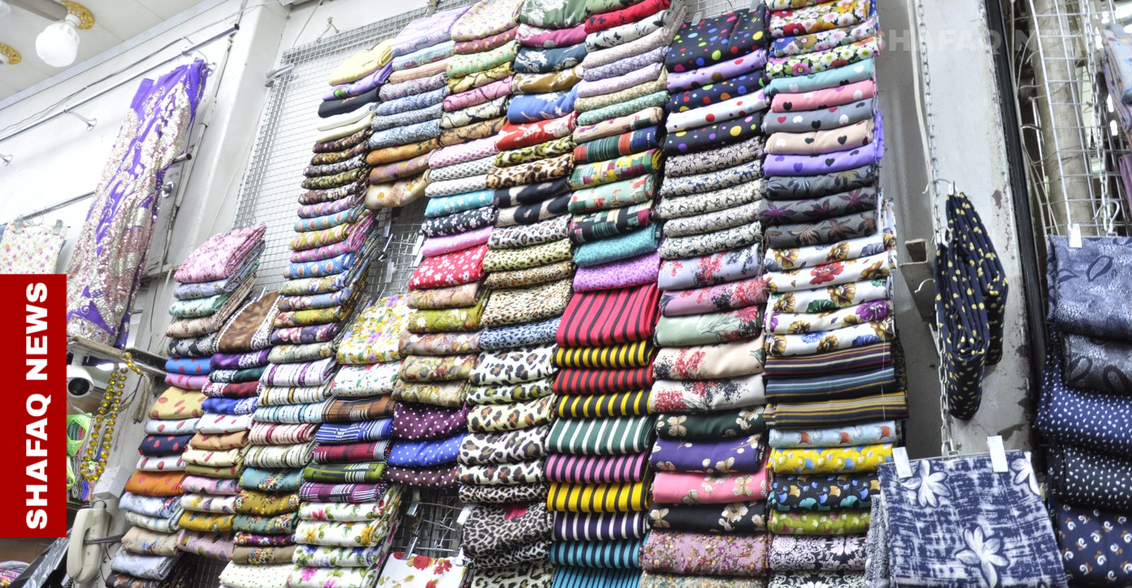 الملابس المستوردة و"البالة" تؤرقان سوق الأقمشة.. هل اقتربت نهايته؟