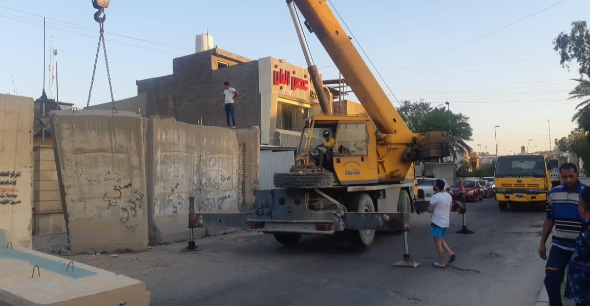 مصرع جندي وإصابة آخر بسقوط كتلة اسمنتية عليهما بنقطة تفتيش غربي بغداد