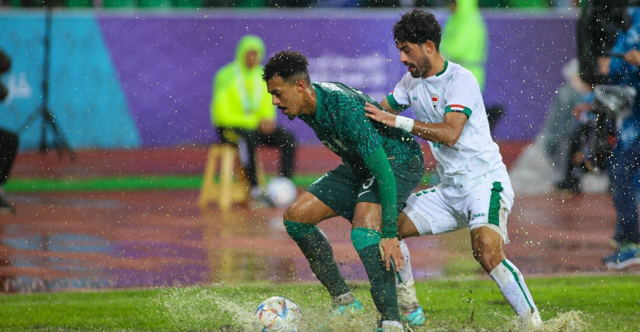 نجوم العراق.. الأمطار تُتلف أرضية ملعب الساحر وتؤجل لقاء النفط والقاسم