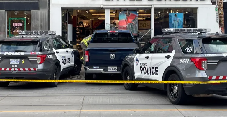 زەخمداری 10 کەس لە ئەنجام پەلاماریگ چەکدار وەبان مەیخانەیگ لە کەنەدا