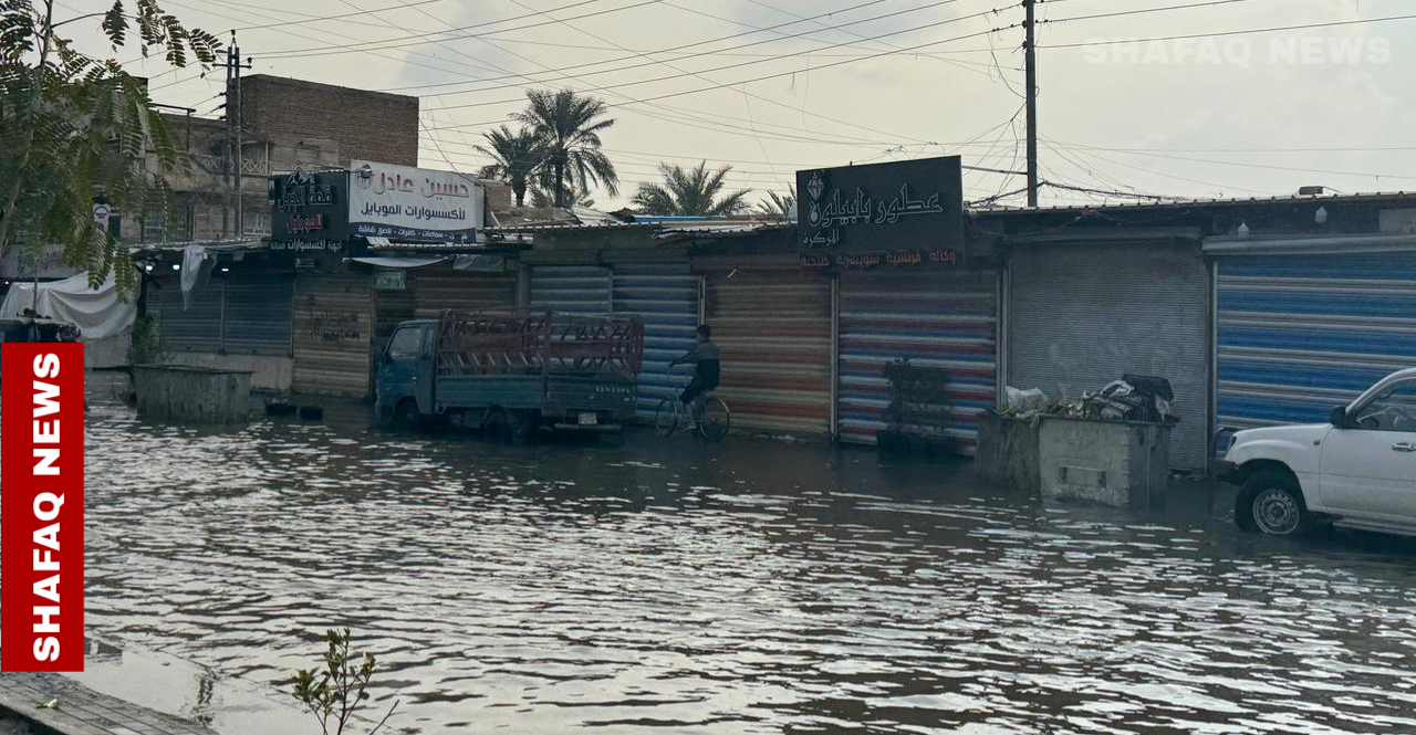 "صيب السماء" يعرقل الحياة في بغداد (صور)