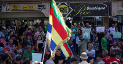 Syrian Druze protesters replace new flag