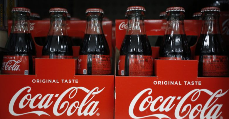 أمريكا تسحب 10 آلاف علبة كوكاكولا بسبب تلوث بالبلاستيك