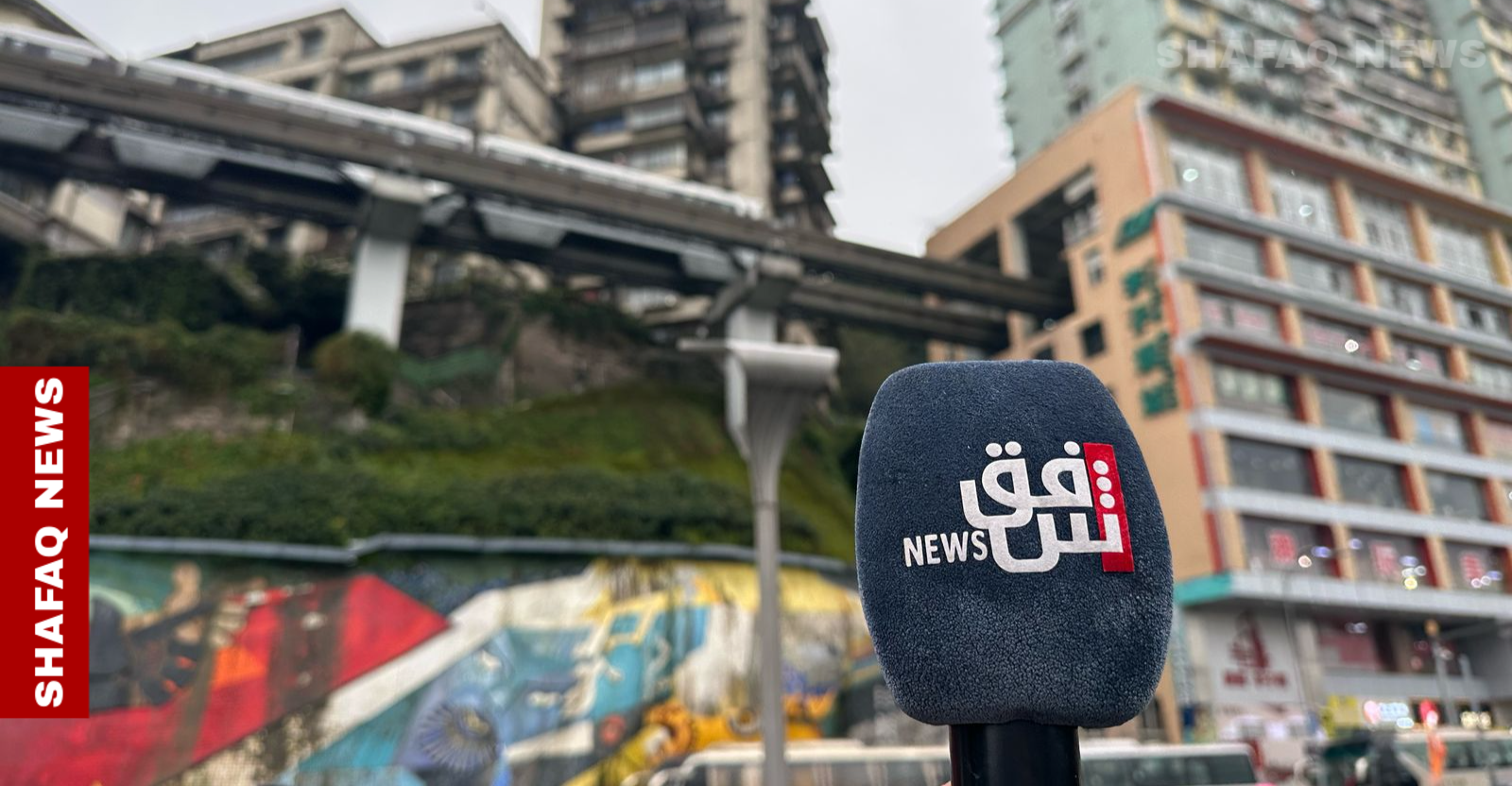 شفق نيوز توثق لحظة دخول قطار بالطوابق العلوية لمبنى سكني في الصين (فيديو)