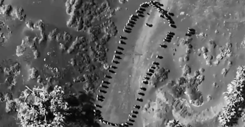 ترامب يكشف عن لحظة استهداف تجمع حوثي خطط لهجوم بحري (فيديو)