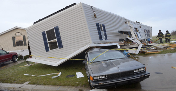 عواصف مدمرة تضرب الولايات المتحدة وتودي بحياة 16 شخصاً