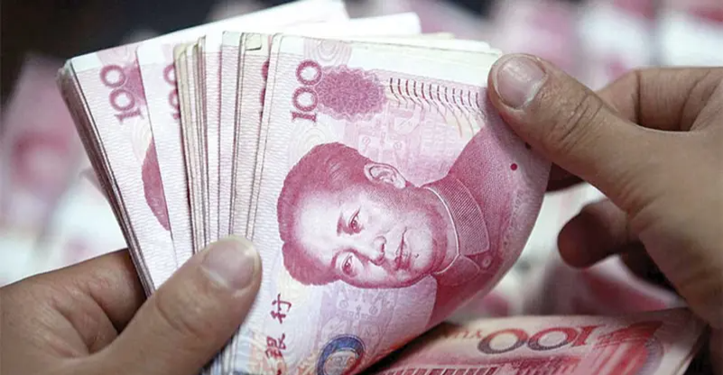 العملة الصينية تهبط لأدنى مستوى منذ 2007