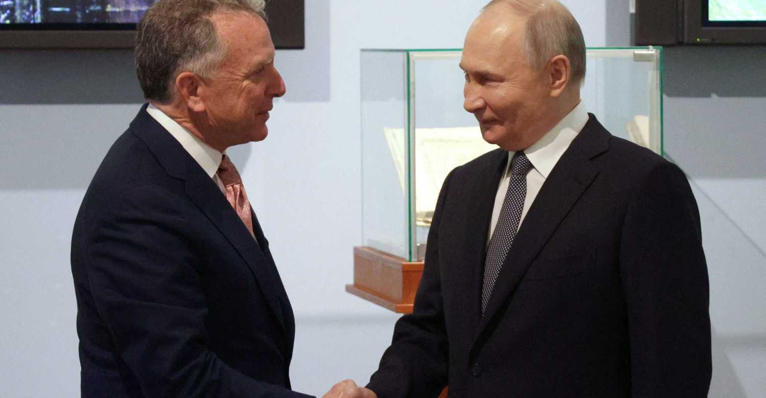 الكرملين يكشف عن "قناة ضرورية" لتبادل المعلومات بين بوتين وترامب