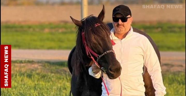 بين المدرسة والساتر.. معلم عراقي يبصر بالقلم والبندقية (صور)