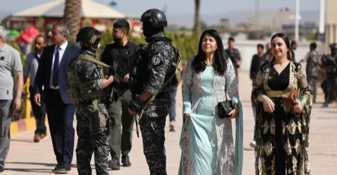 صحيفة المونيتور: أقليات سوريا يلوذون بالخيار الأكثر أماناً في ظل حكم الكورد