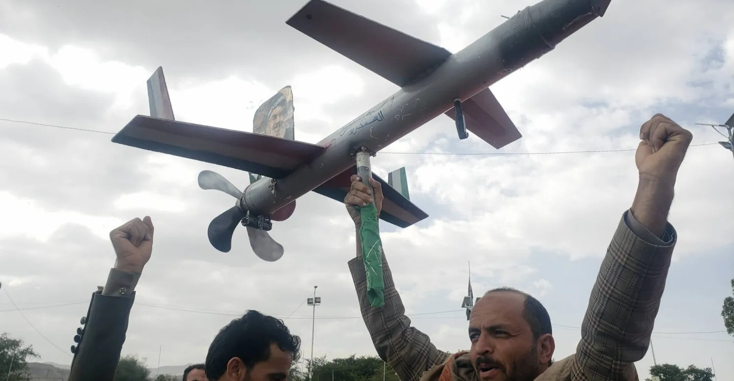 هجوم بالمسيّرات.. الحوثي يستهدف "فينسون" وإسرائيل