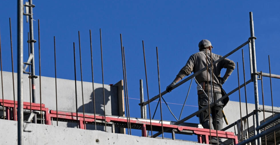 في يومهم العالمي.. عمال البصرة يوجهون صرخة لوقف الانتهاكات بحقهم