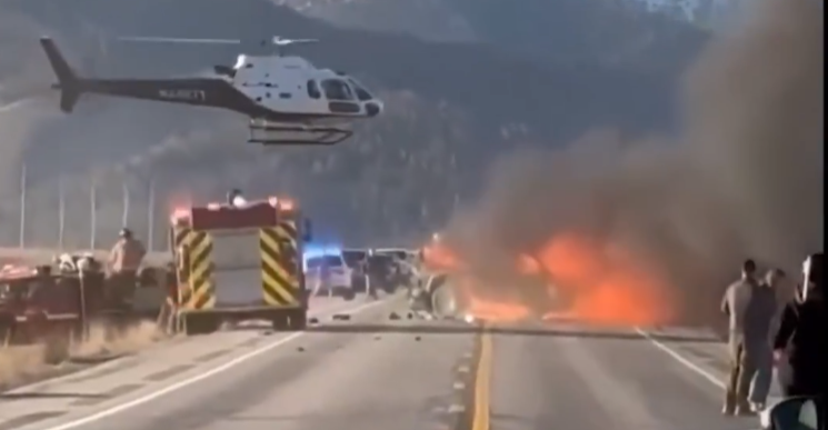 حادث سير مروّع  يوقع قتلى وجرحى في أمريكا.. فيديو