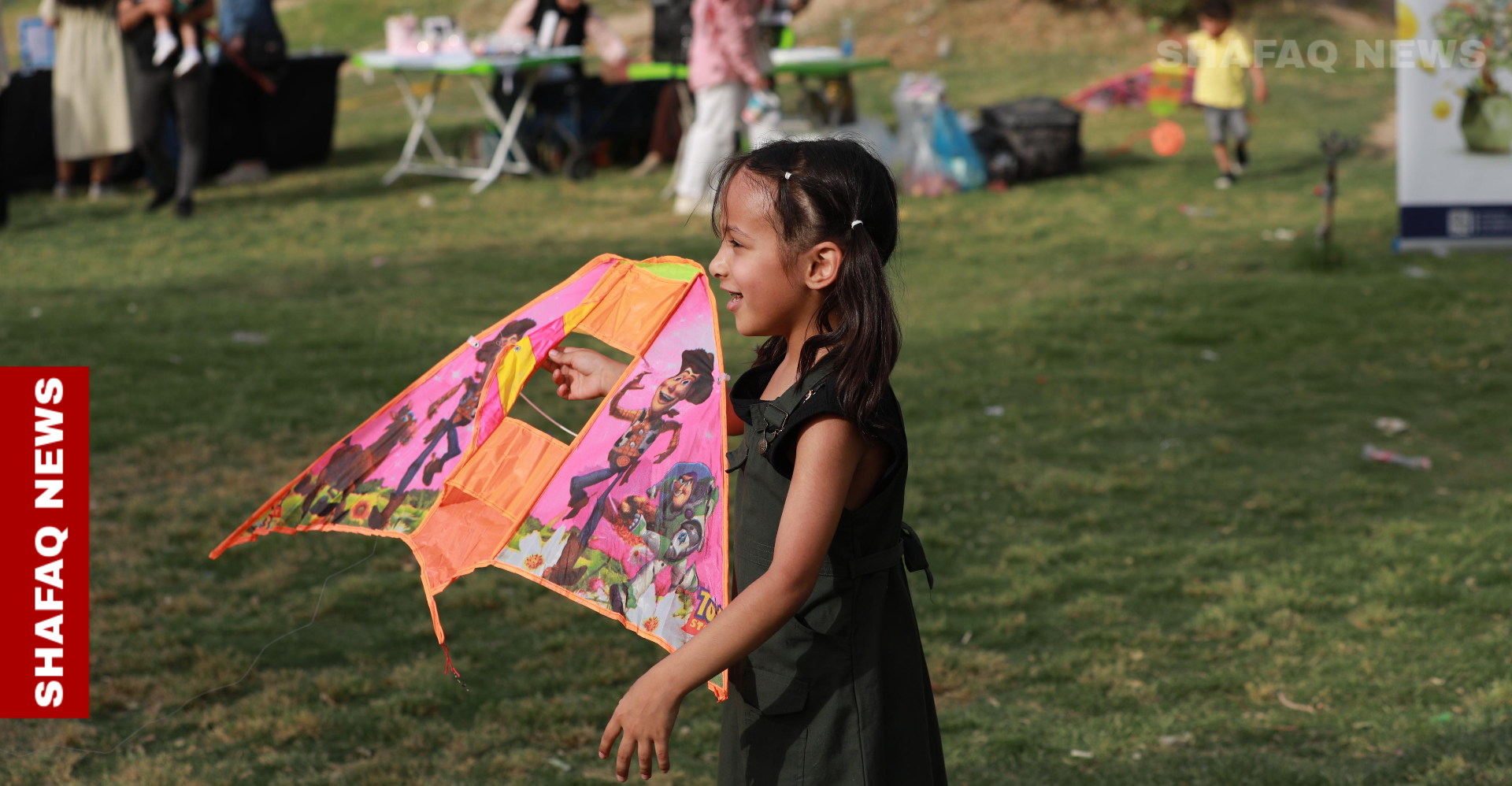 رسالة سلام من أبو نؤاس.. طائرات شراعية تحلق في سماء بغداد (صور)