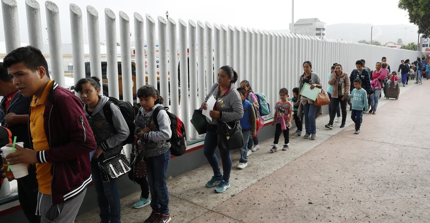 أمريكا.. ألف دولار لكل مهاجر غير شرعي يغادر طوعا لبلاده