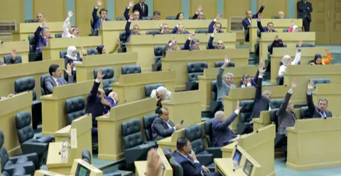 بأساور إلكترونية.. الأردن تقرر وضع بعض المحكومين خارج السجن لتخفيف الاكتظاظ