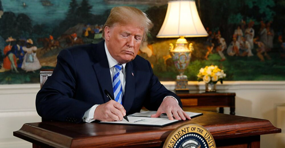 ترامب يحظر تمويل أبحاث متعلقة بالفيروسات باعتبارها "أحد أسباب انتشار كوفيد"