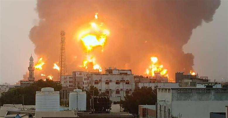 بينها المطار الدولي.. الطائرات الإسرائيلية تشن غارات عنيفة على صنعاء