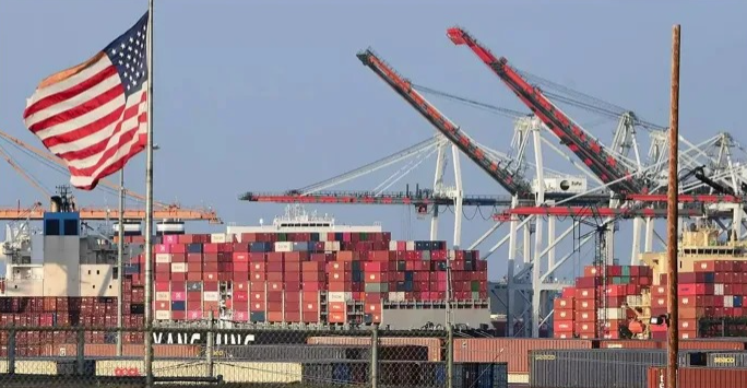 مستوى قياسي.. العجز التجاري الأمريكي يرتفع لـ 140.5 مليار دولار