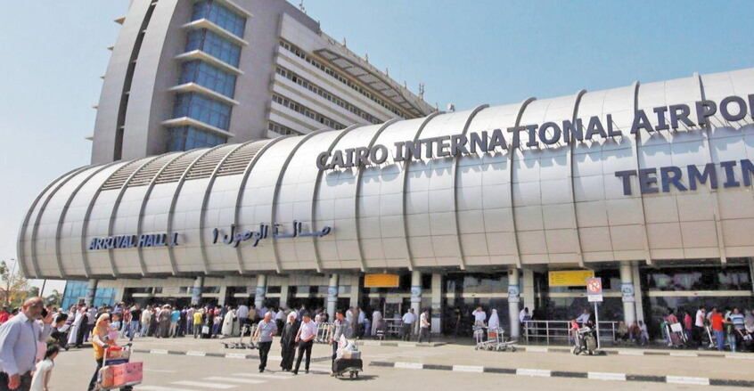 القبض على راقصة شهيرة بحوزتها مخدرات في مطار القاهرة