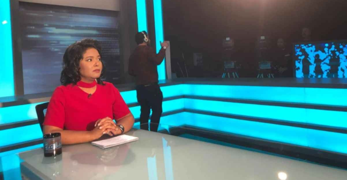 بعد 44 عاماً من الفراق.. إعلامية عربية شهيرة تجد عائلتها خلال بث مباشر