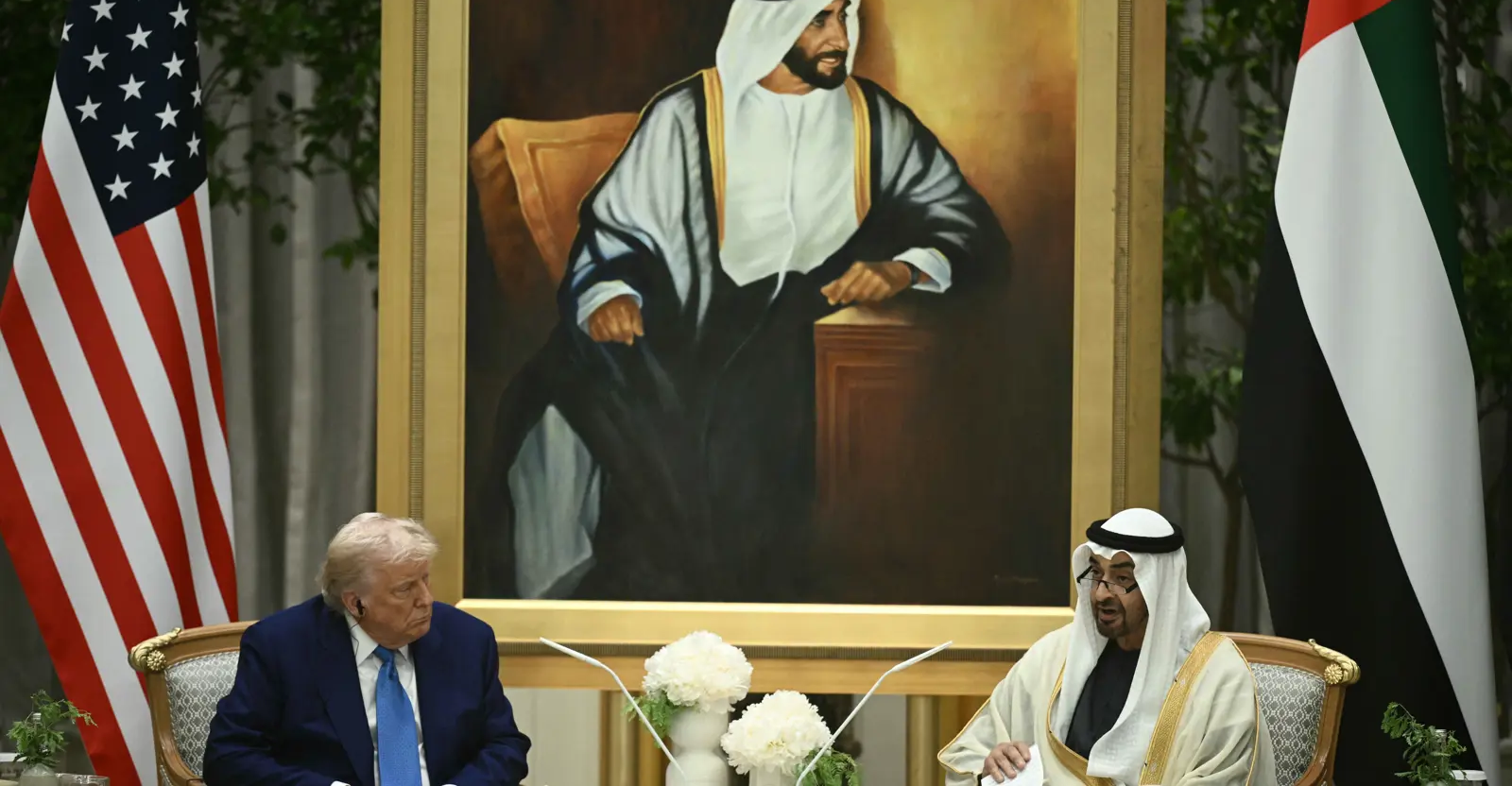 "رجل عظيم" و"دفعة قوية".. ترامب وبن زايد يتبادلان المجاملات