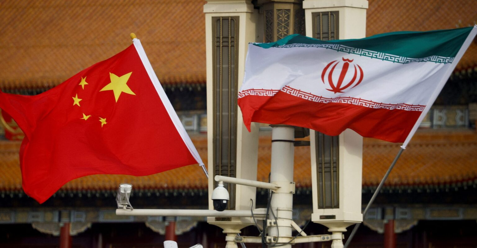 وفد أمريكي يحذر هونغ كونغ من تسهيل تصدير النفط الإيراني إلى الصين