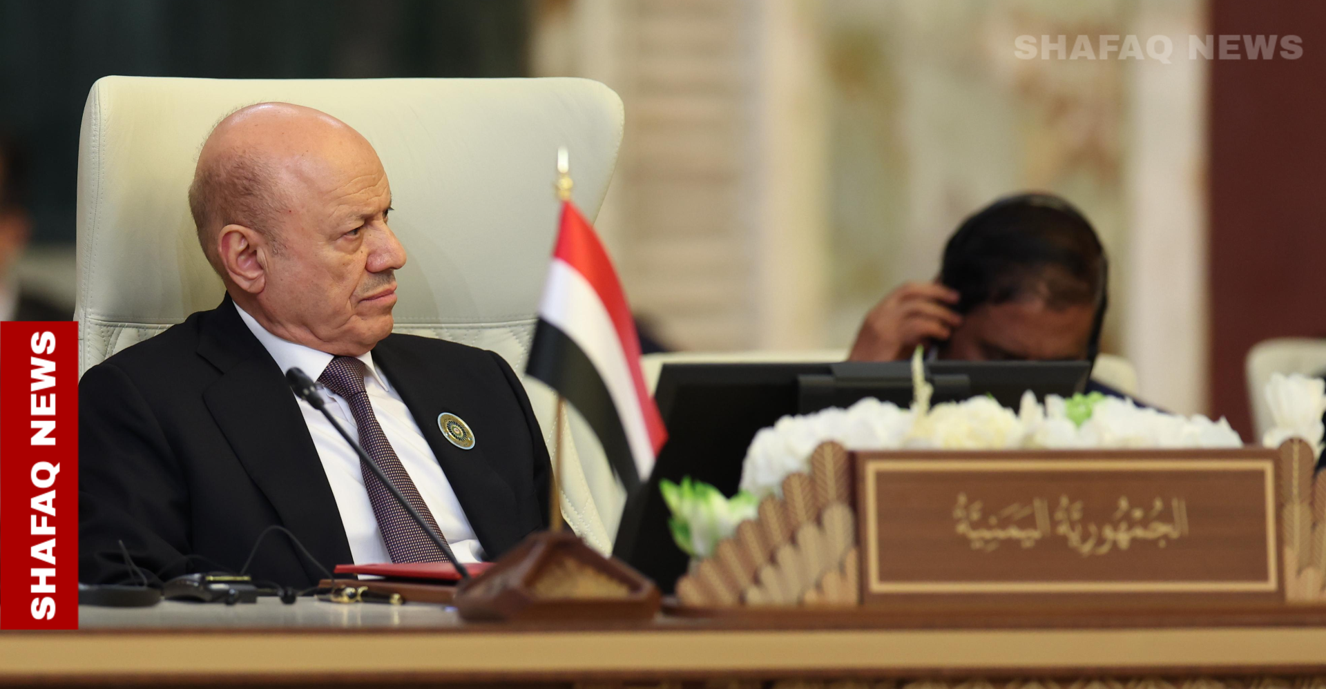 "أصبحوا تهديداً عابراً للحدود".. مجلس القيادة اليمنية يدعو من بغداد لـ"إسقاط مشروع الحوثيين وداعميهم"