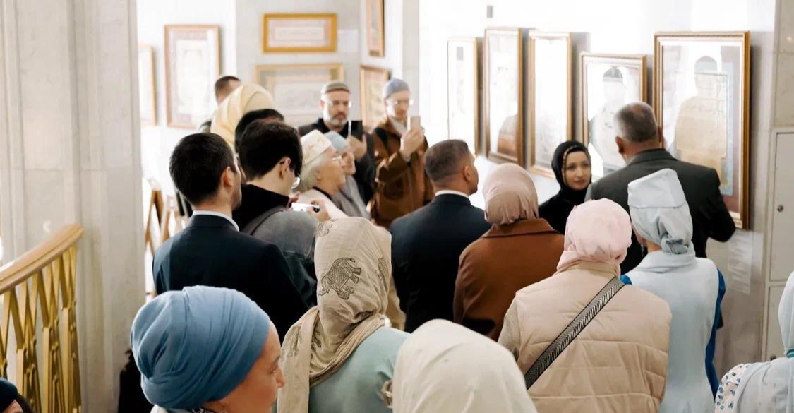 مبدعون عراقيون يشاركون في معرض روسي (صور)