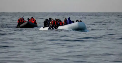 اليونان تتهم خفر السواحل بحوادث غرق قوارب المهاجرين