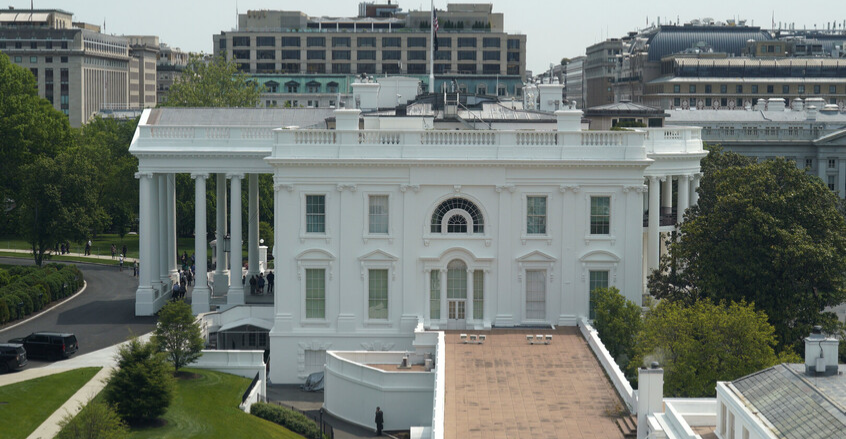 إدارة ترامب تطرد عشرات الموظفين في مجلس الأمن القومي بشكل مفاجئ