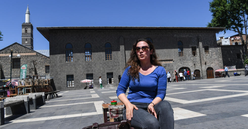 مقاتلة سابقة في "العمال الكوردستاني" تروي قصة بدأت من الحرب وانتهت بالكتابة