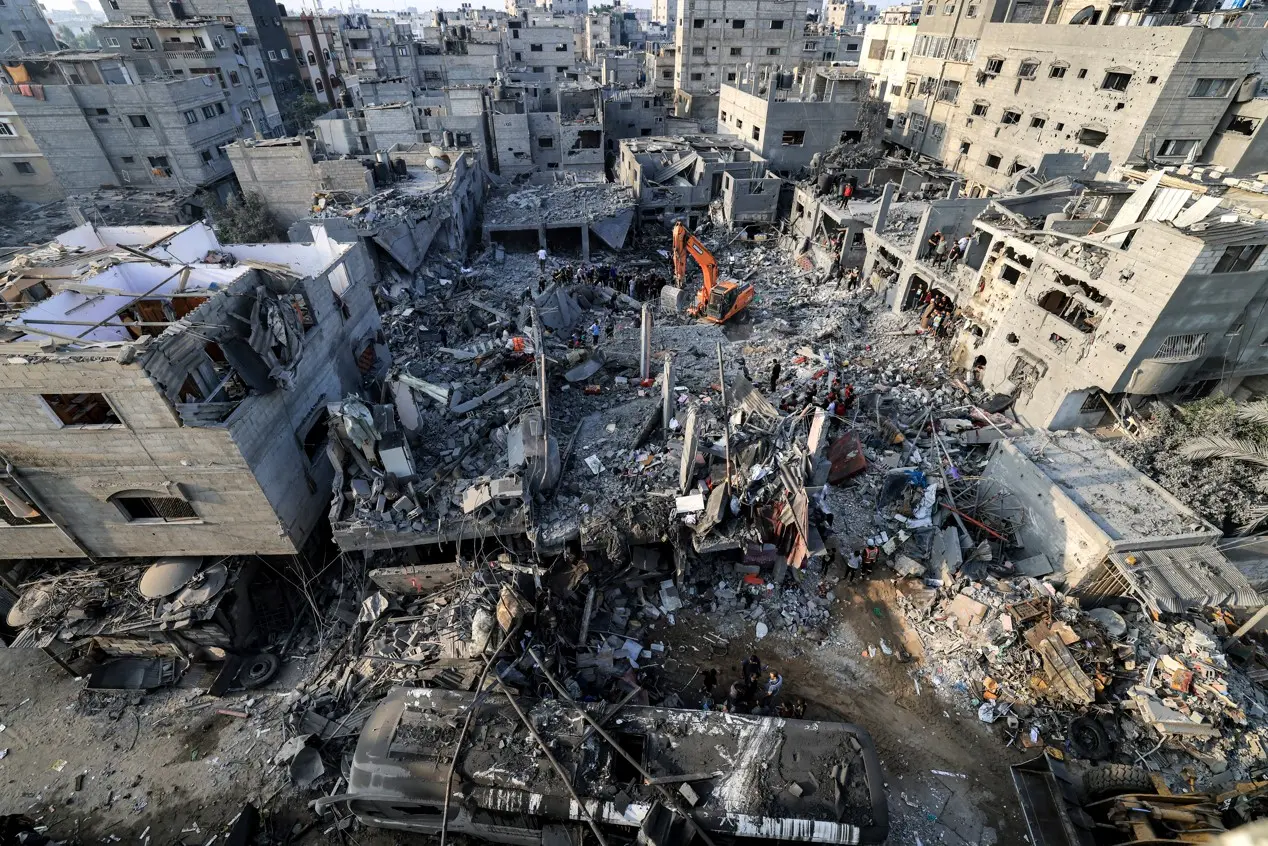 Three rockets fired from Gaza as Israeli strikes intensify