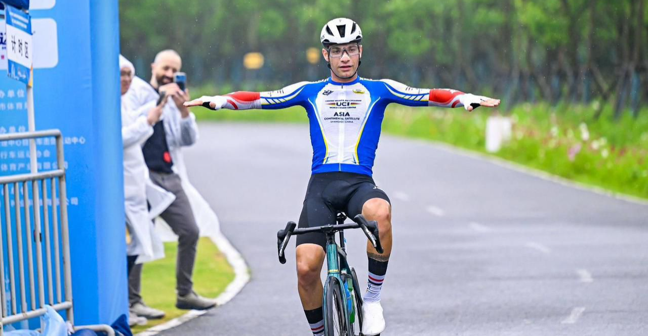 رياضي عراقي يحرز لقب بطولة شنغهاي بالدراجات الهوائية