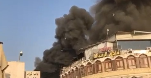 بغداد.. اندلاع حريق في شارع باب المراد بالكاظمية
