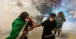 US protests: LA under curfew as troops mobilize