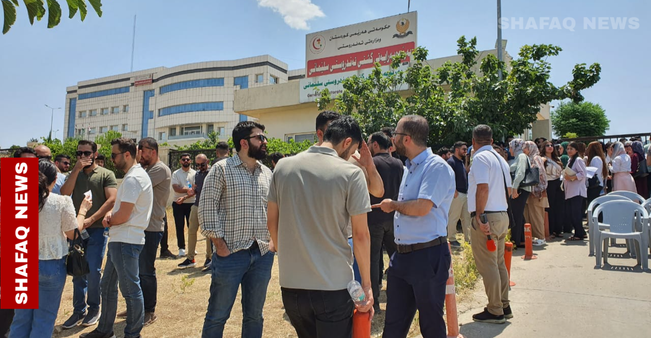 إضرابات مفتوحة في مؤسسات حكومية وتظاهرات بالسليمانية احتجاجاً على تأخير الرواتب