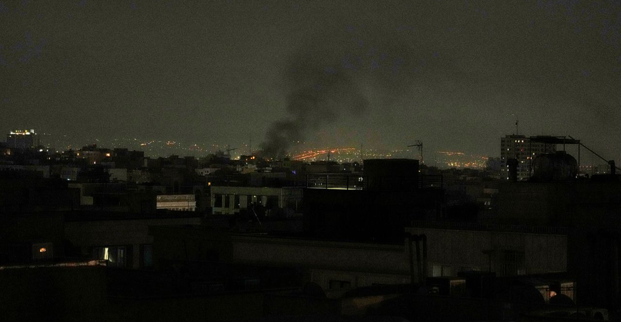 إيران تتوعد بـ"رد مؤلم".. واسرائيل: ما حدث "مجرد بداية"
