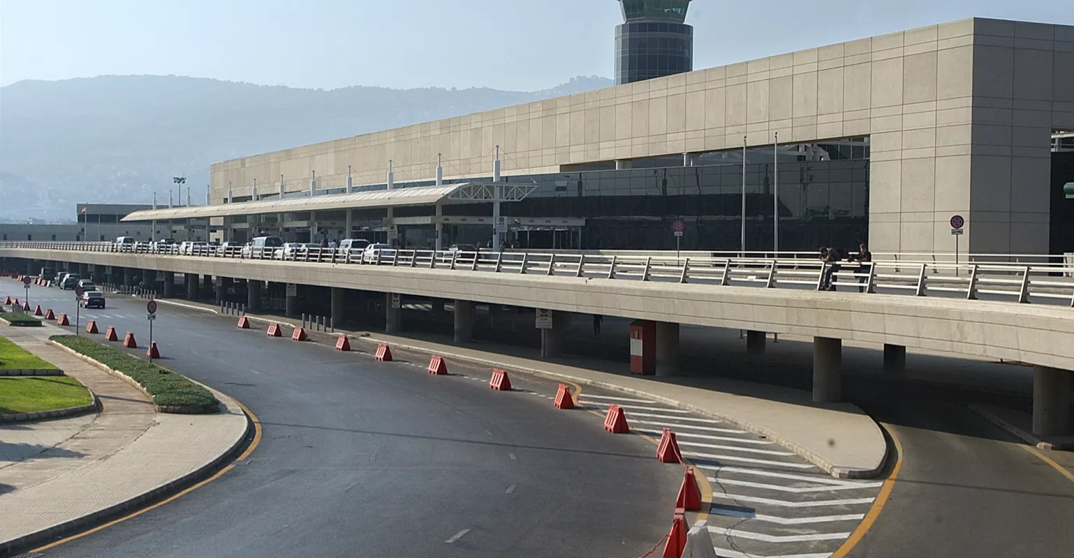 لبنان يحلق غرباً فقط والعراق يعلق الطيران نحو بيروت
