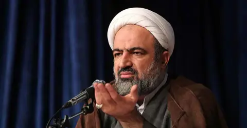 "سحب هواتف".. مقترح إيراني لحماية القادة والعلماء من الاغتيال