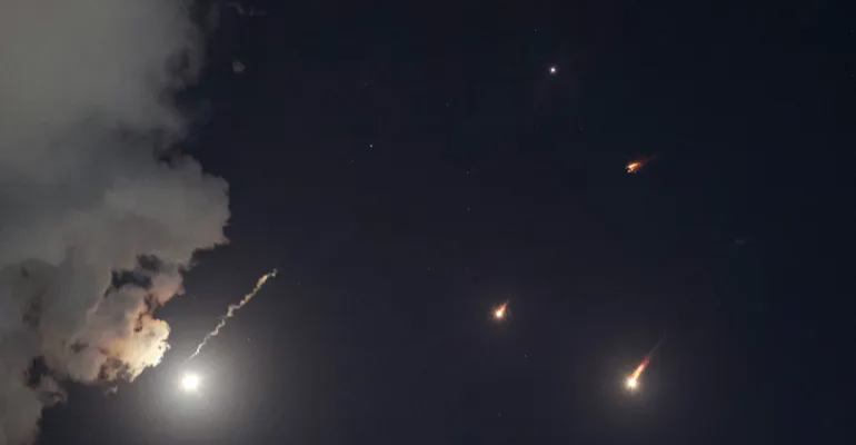 بتوقيع "يا علي".. إيران تقول إنها قصفت اسرائيل بـ"كثافة نارية عالية"