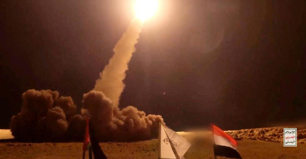 الحوثيون يعلنون استهداف مواقع "حساسة" في إسرائيل