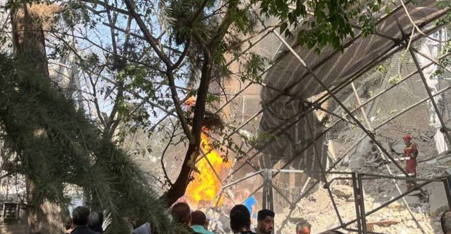 إعلام إيراني: دوي انفجارات في مدينة تبريز واستهداف لمبنى شرطة طهران الكبرى